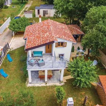 Prázdninový dům In With Kitchen *