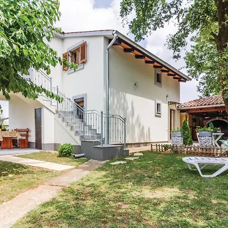 Prázdninový dům In With Kitchen *